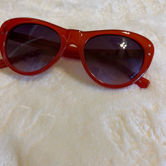Vince Camuto Sunglasses - Picture 4 of 5